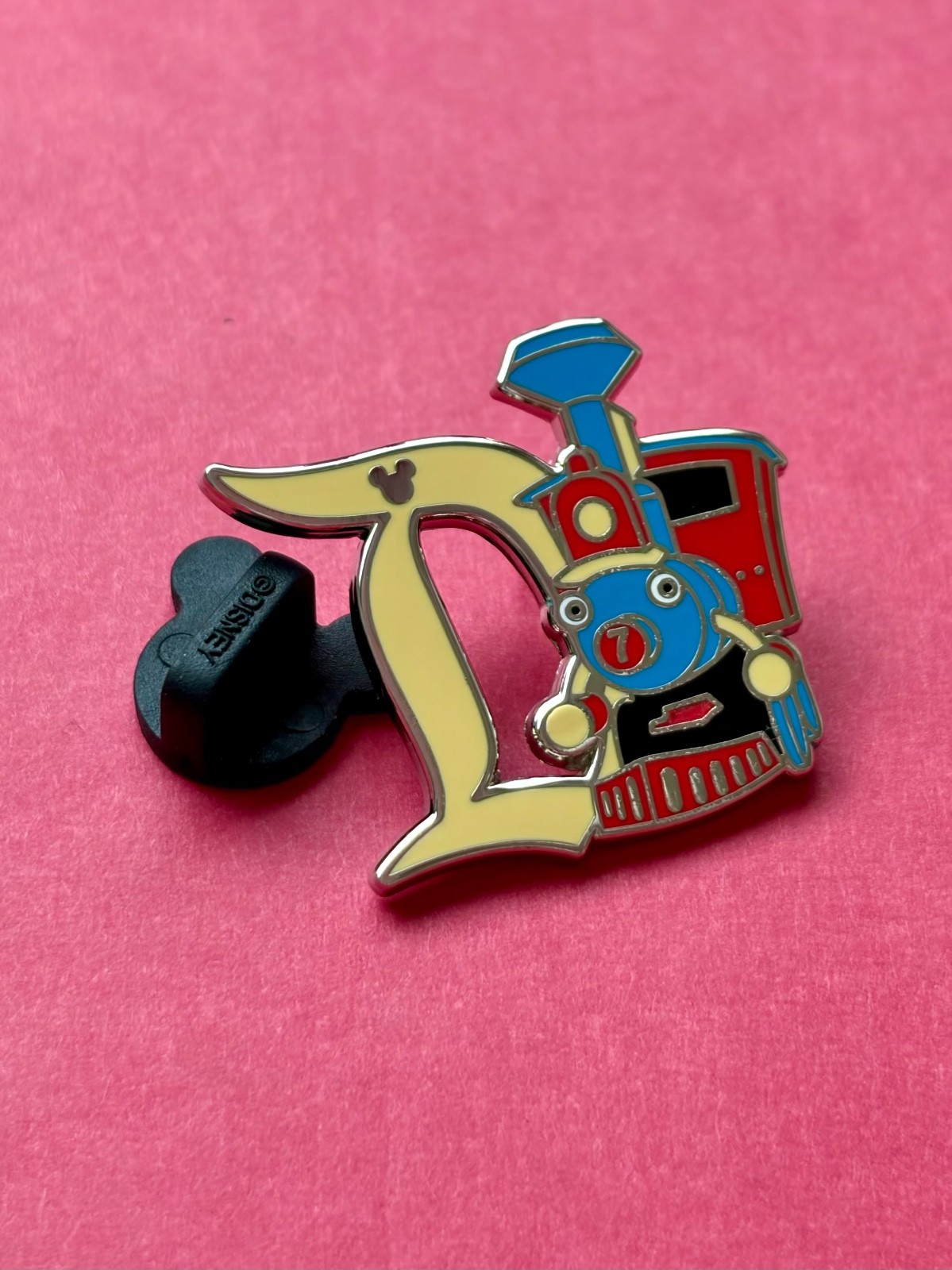 DISNEY PIN HIDDEN MICKEY CASEY JR CIRCUS TRAIN FROM DISNEYLAND D CHARACTERS CAST