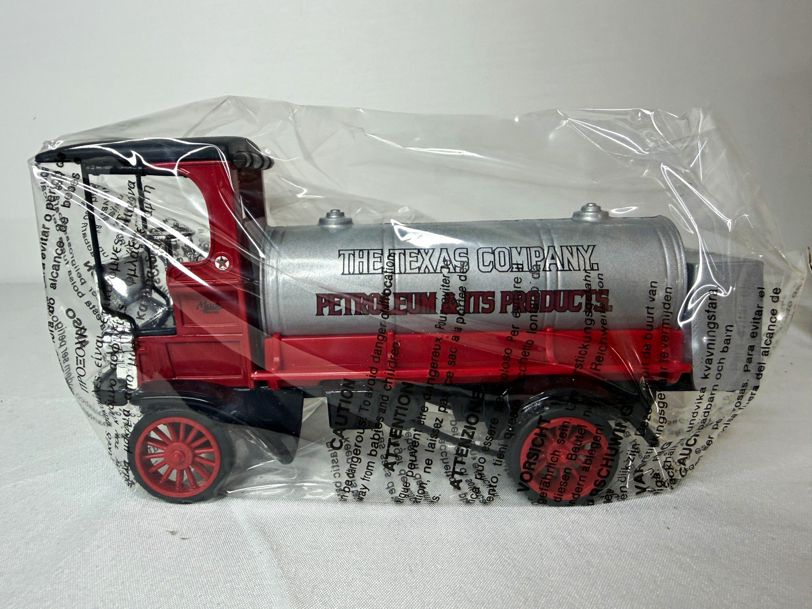 1995 Ertl Texaco 1910 Mack Tanker Coin Bank F122 Collector Series #12 NIB 1995 Ertl Texaco 1910 Mack Tanker Coin Bank F122 Collector Series #12 NIB