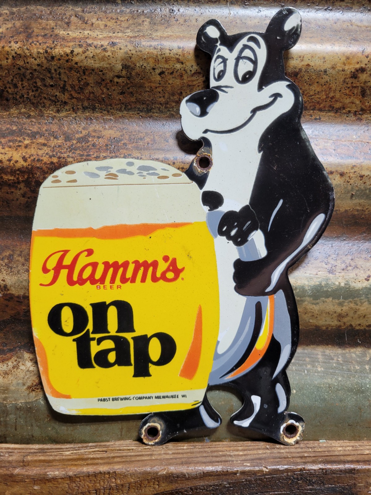 VINTAGE HAMMS BEER PORCELAIN SIGN OLD PABST BREWING MILWAUKEE WISCONSIN BEAR TAP