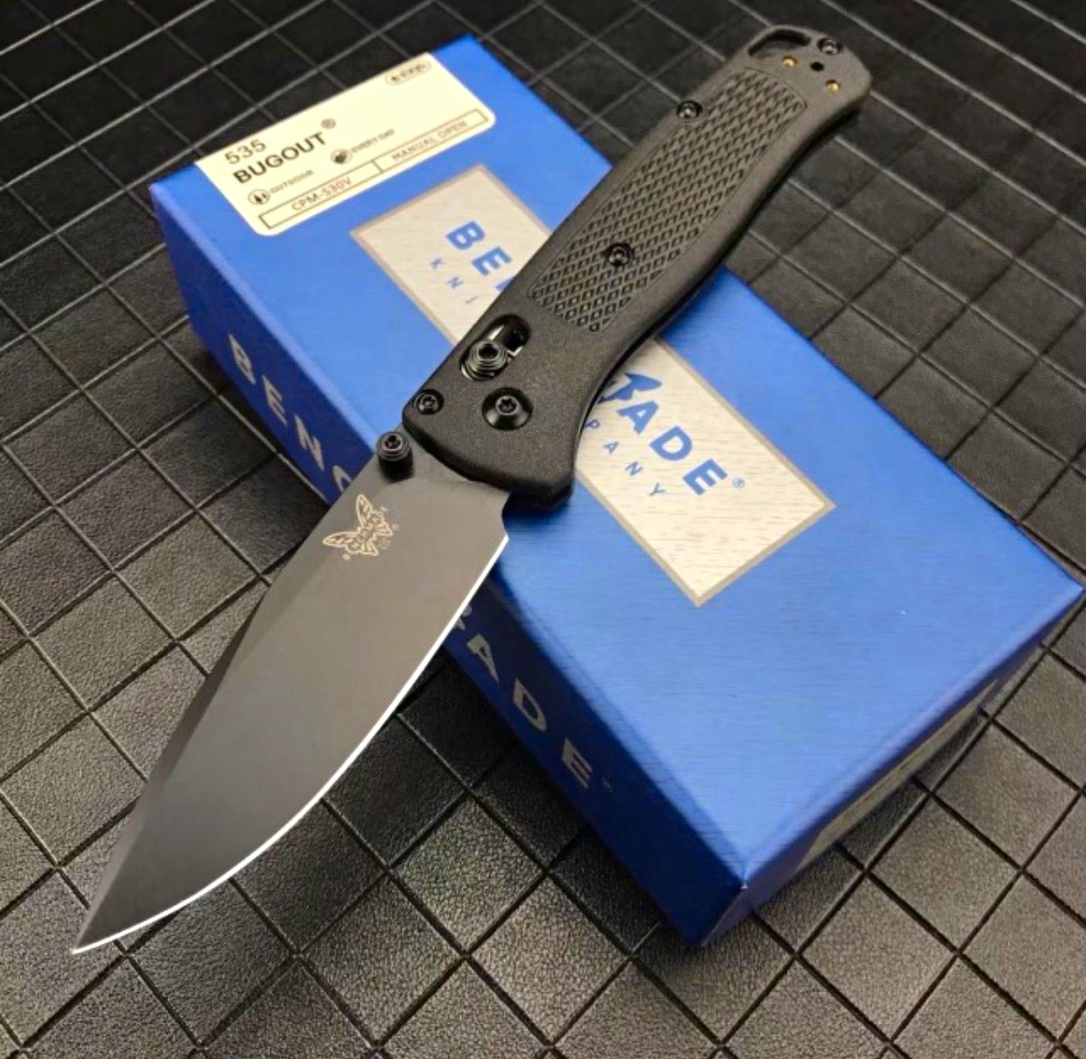BENCHMADE BUGOUT 535 | DROP-POINT PLAIN EDGE | AXIS MANUAL BLACK AMBI CLIP