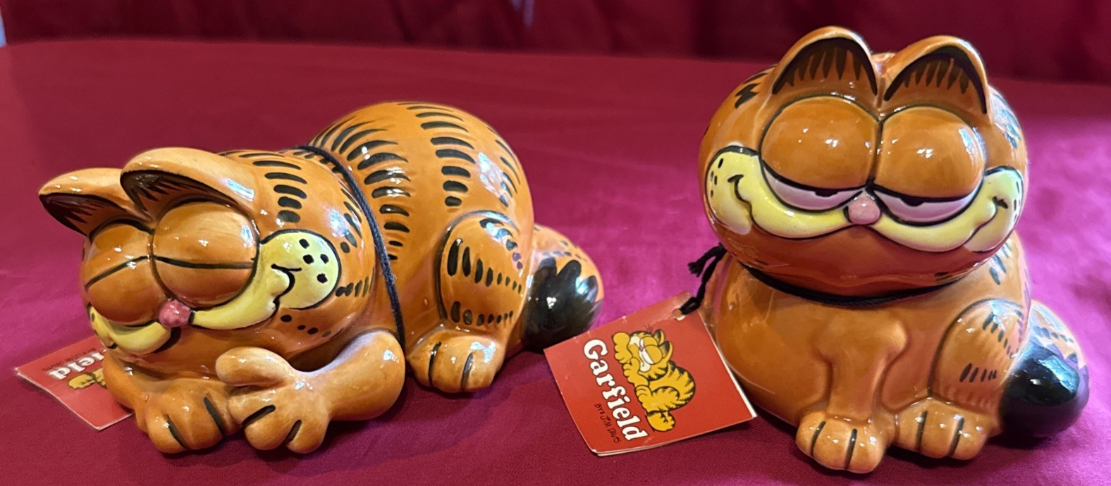 VINTAGE ENESCO Figurine Set Pair SLEEPING GARFIELD And Grinning Sitting CERAMIC VINTAGE ENESCO Figurine Set Pair SLEEPING GARFIELD And Grinning Sitting CERAMIC
