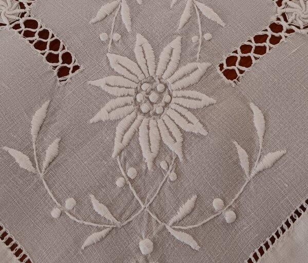 Vintage Heirloom Tablecloth Whitework Wreaths Padded Daisies Hemstitch Lace
