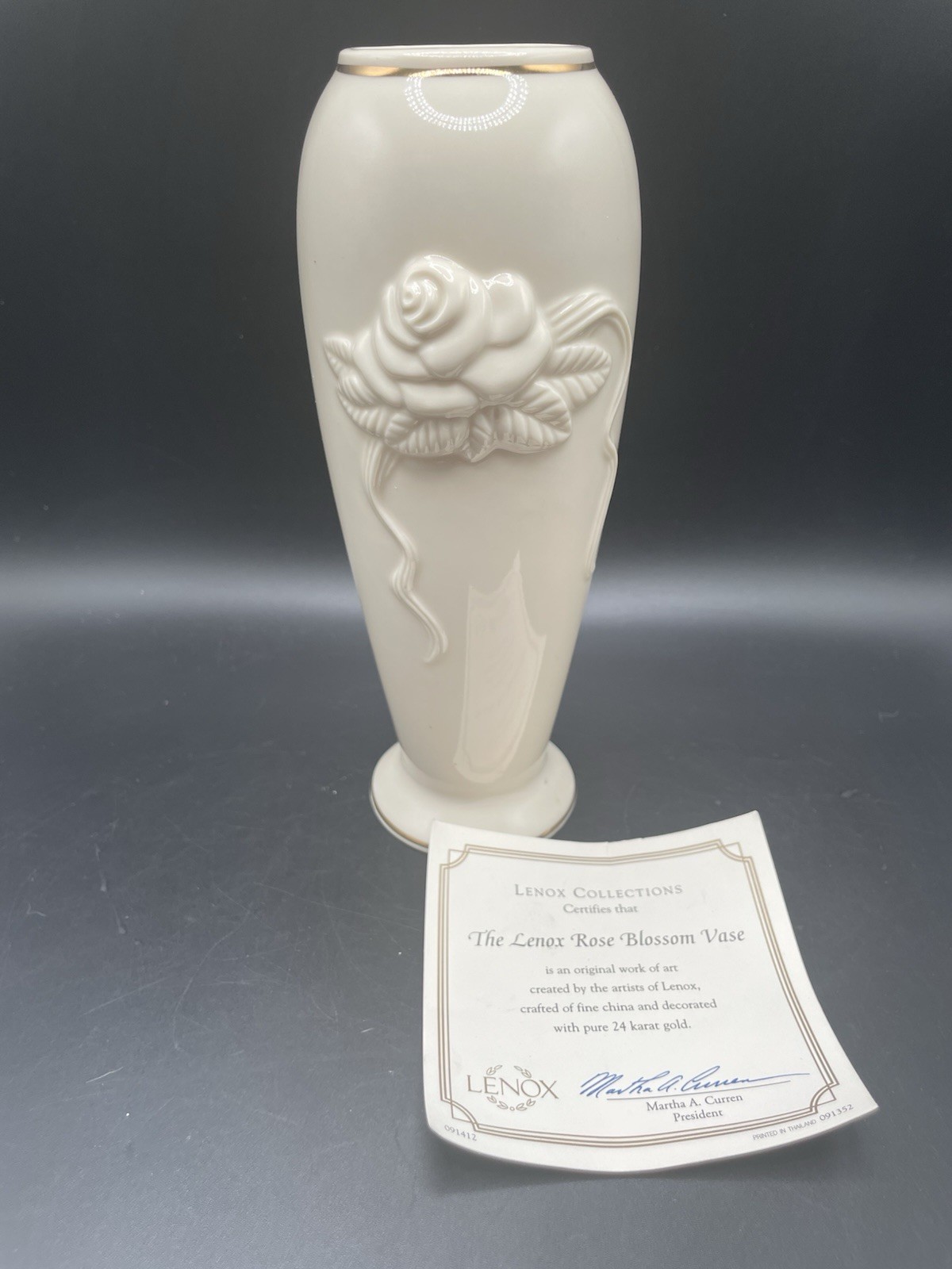 VTG 3-D Lenox Rose Blossom Bud Vase Floral 24KT Gold Trim Malaysia 3\