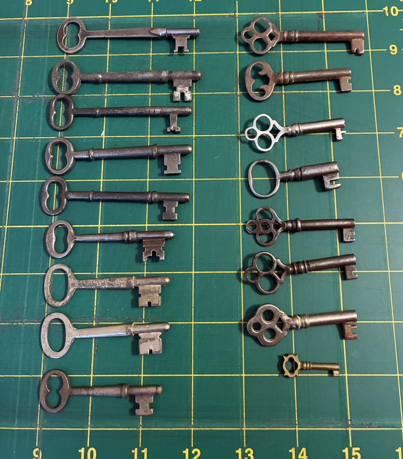 Lot of 17 - Antique Skeleton Keys Solid And Hollow Barrel Vintage
