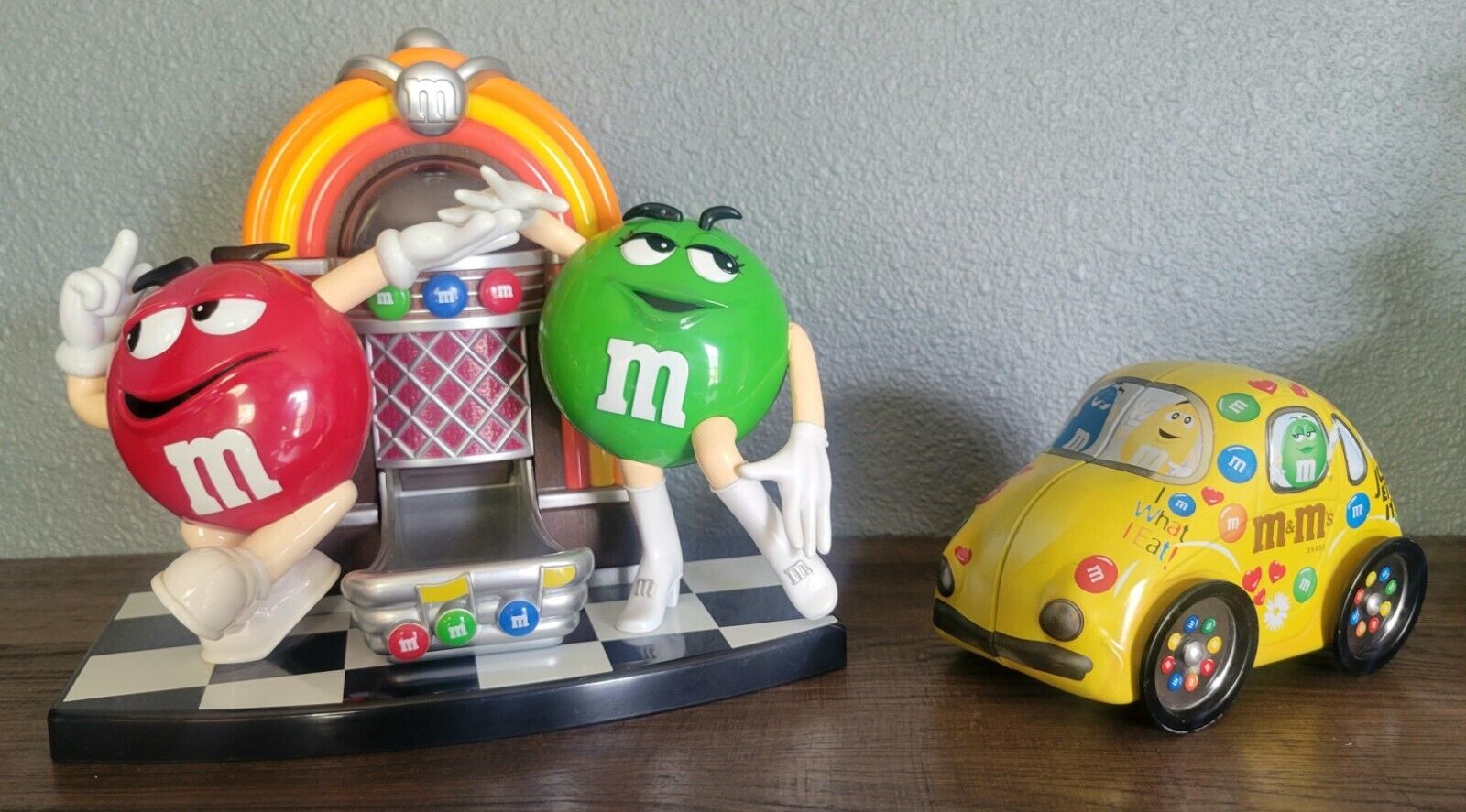 vtg M&M jukebox candy dispenser and vtg M&M Beetle Bug tin car collectables