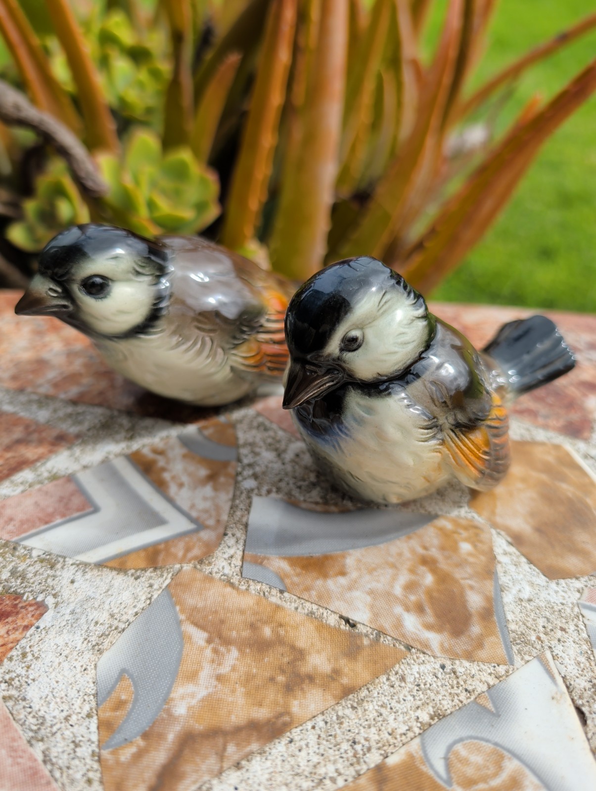 SET OF 2 VINTAGE GOEBEL WEST GERMANY PORCELAIN SPARROW BIRD FIGURINES