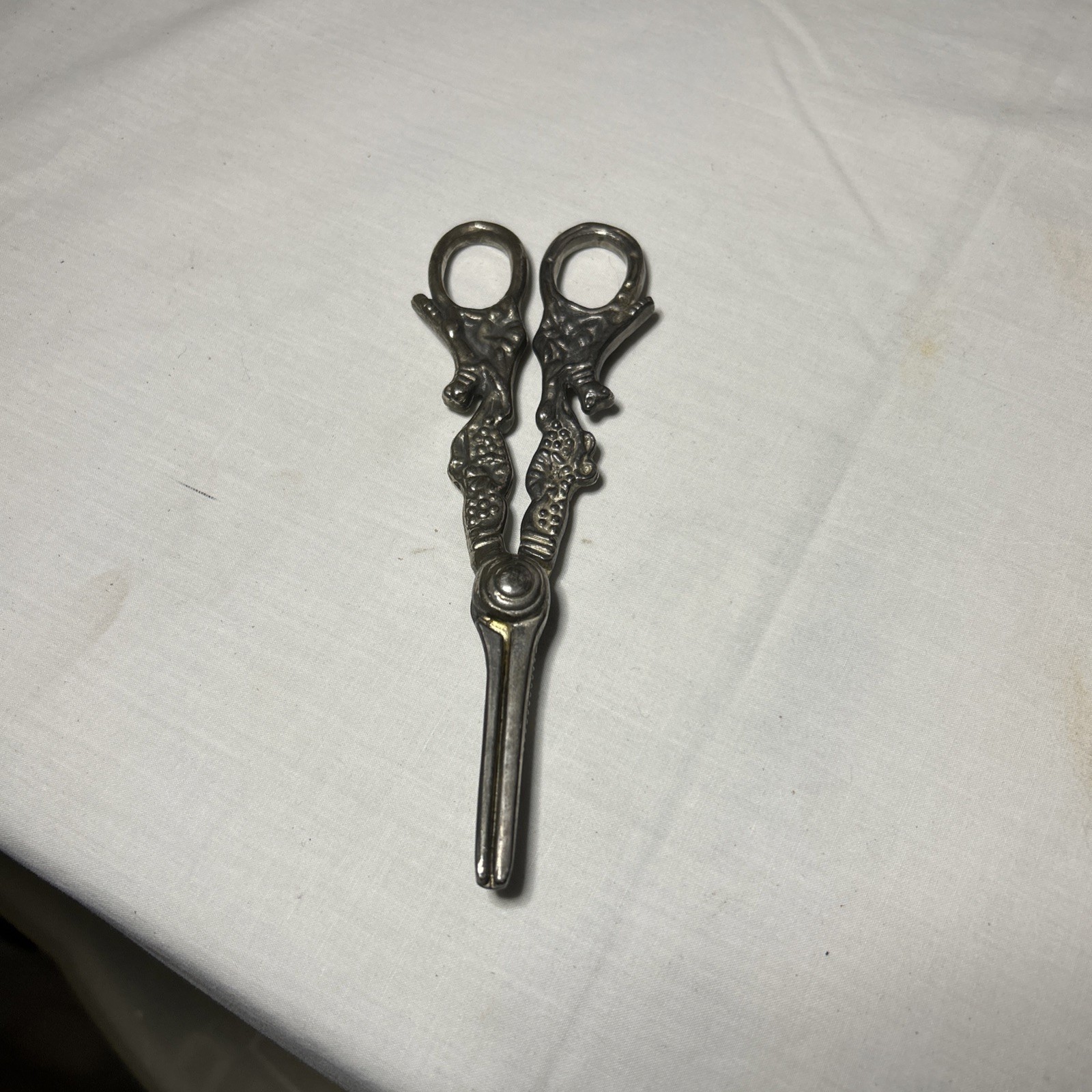 VTG Silver Tone Victorian Style Grape Sheers Vines and Foxes Motif