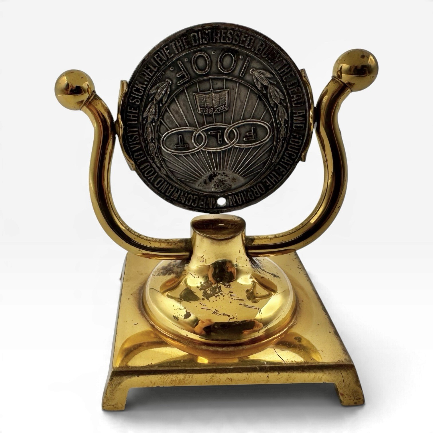 ODD FELLOWS SGL MEDALLION The SOVEREIGN GRAND LODGE oF IOOF 1834 Display Stand ODD FELLOWS SGL MEDALLION The SOVEREIGN GRAND LODGE oF IOOF 1834 Display Stand