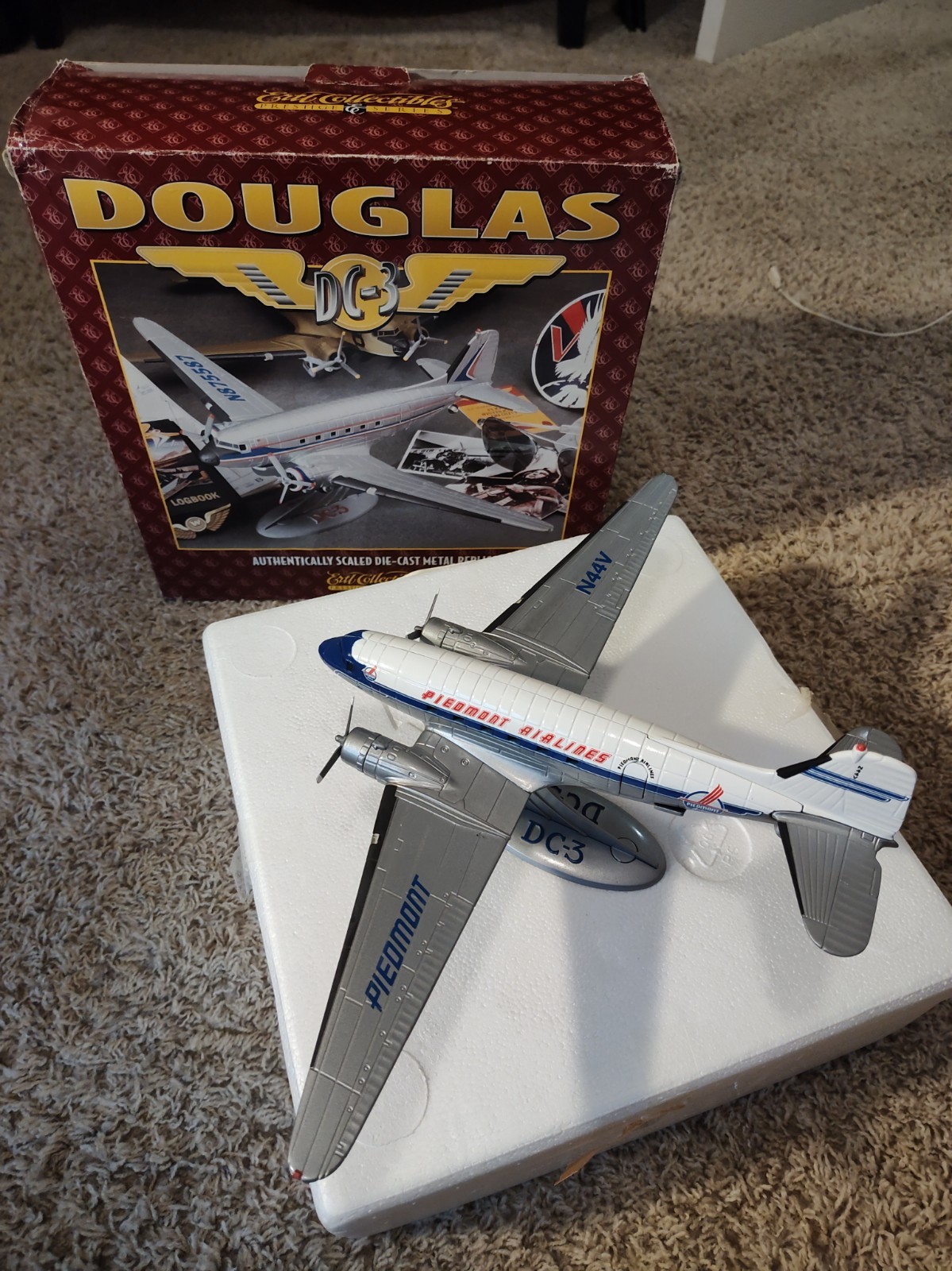 Ertl  Douglas DC-3 Piedmont Airlines Die- Cast  Collectible Scale 1:72 NEW