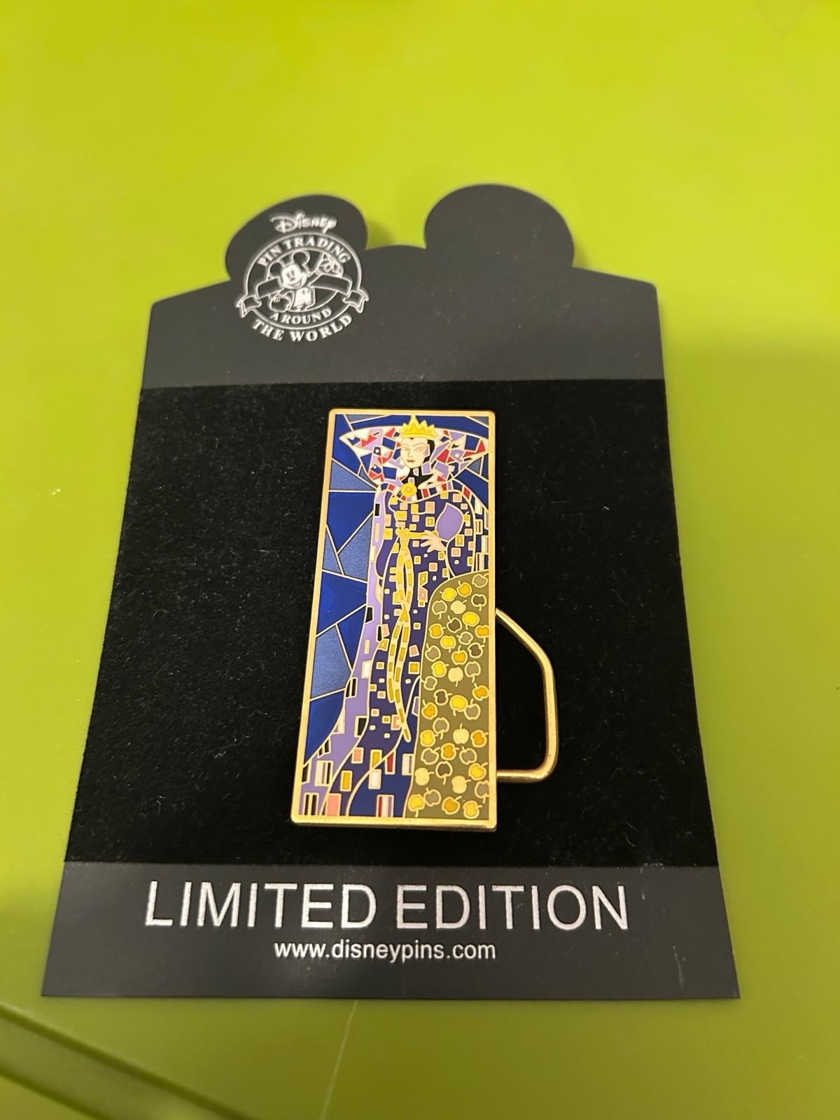 Disney Shopping Evil Queen Snow White Art Nouveau Jumbo LE 300 Pin NOC 