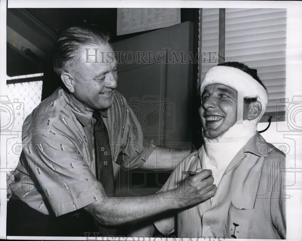 1955 Press Photo Cubs pitcher Paul Minner has cast signed by Wid Matthews