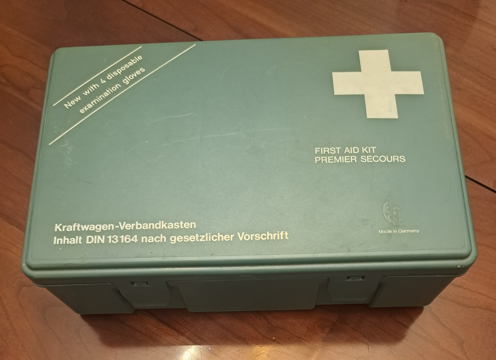 Vintage 1965 Volkswagen Bettle FirstAid Kit, Kraftwagen Verbandkasten 