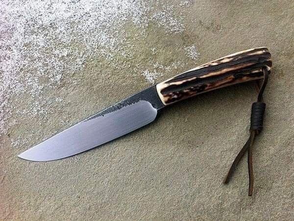 CUSTOM HANDMADE CARBON STEEL HUNTING SKINNER KNIFE W/STAG HORN HANDLE & SHEATH