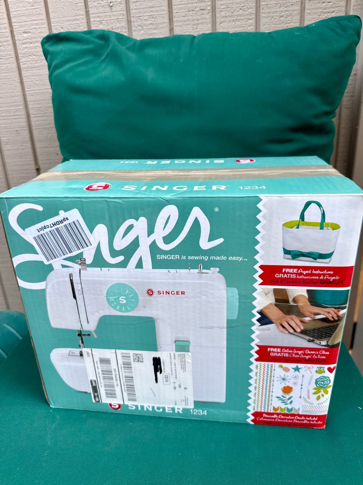 Singer 1234 White Portable Sewing Machine Original Box Sealed