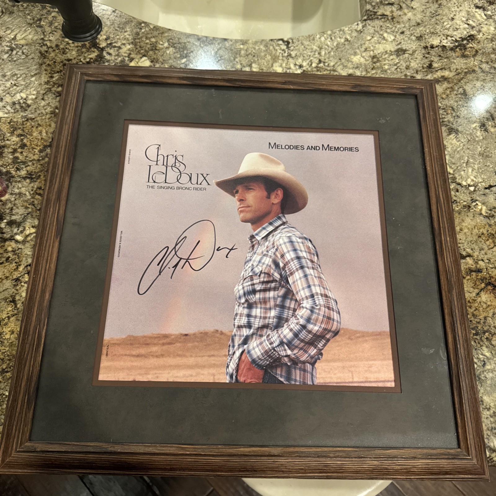 CHRIS LEDOUX COUNTRY MUSIC STAR AUTHENTIC SIGNED FRAMED RARE