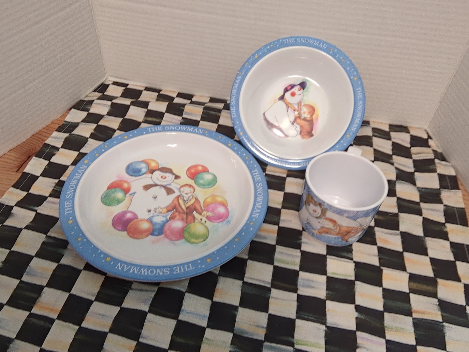3pc VTG The Snowman book by Raymond Briggs Melamine Dish Set Plate Bowl Cup 
