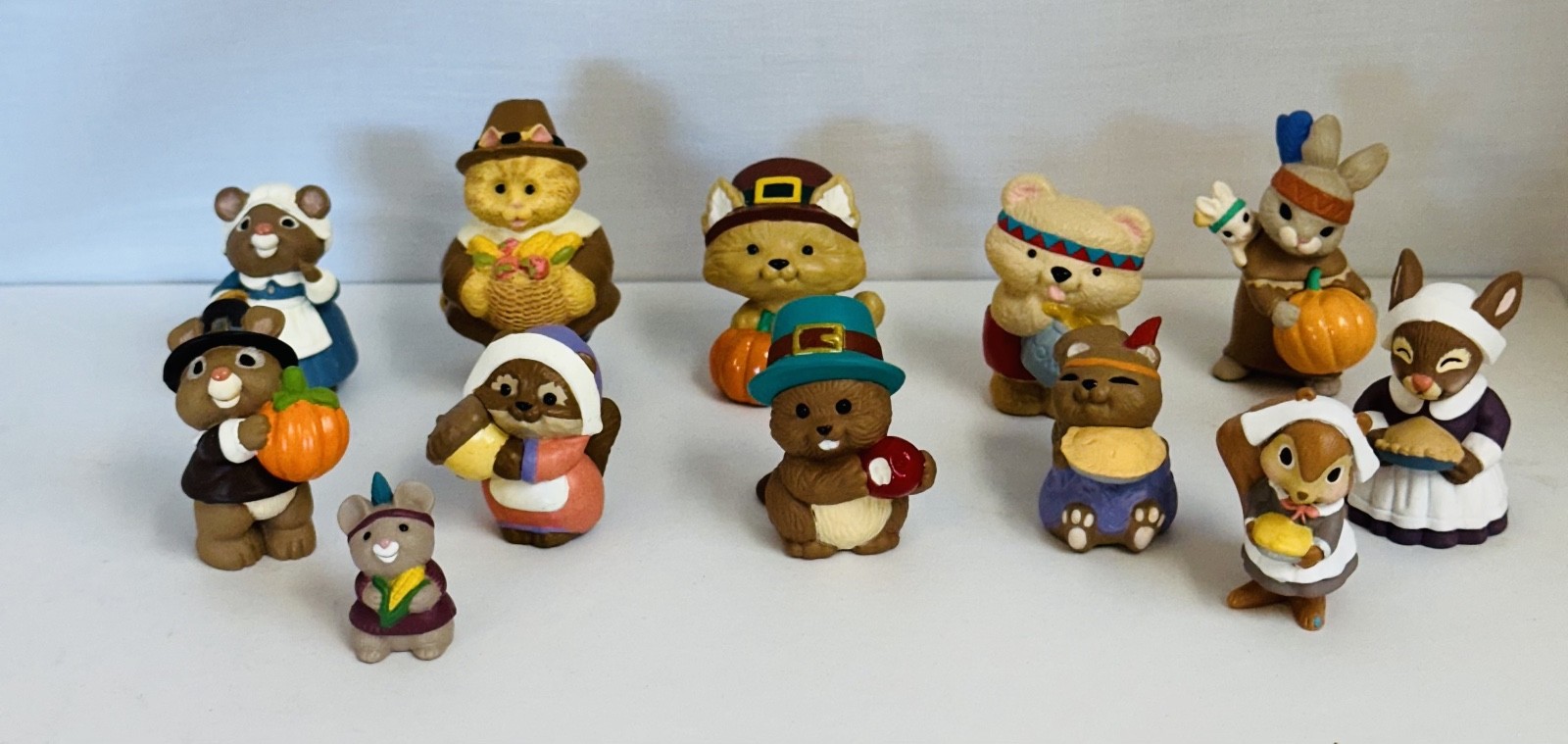 HALLMARK MERRY MINITURES THANKSGIVING HOLIDAY LOT OF 12