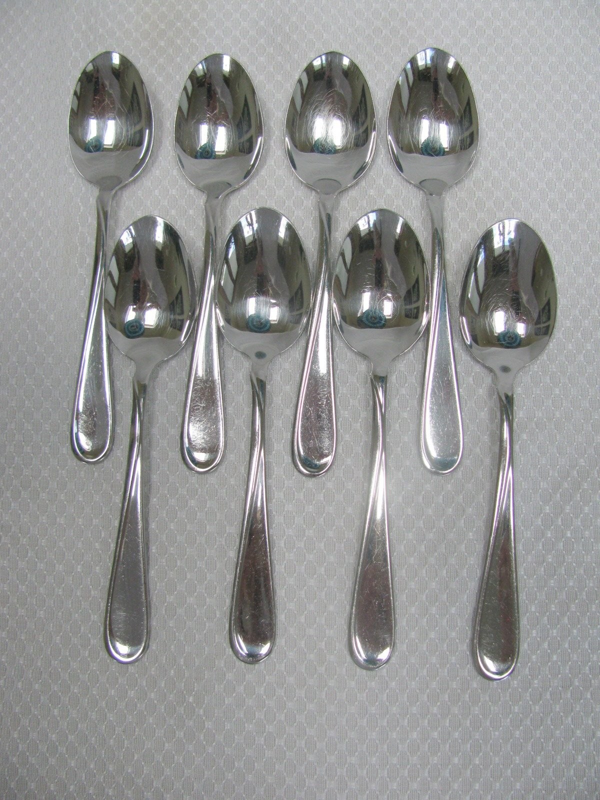 Oneida Stainless Steel Oval Soup or Place Spoons in the FLGHT Pattern Set of 8 Oneida Stainless Steel Oval Soup or Place Spoons in the FLGHT Pattern Set of 8