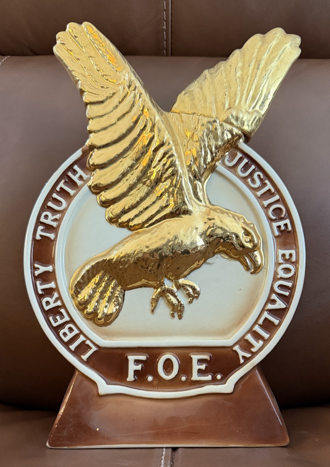 VINTAGE 1972 OMB FRATERNAL ORDER OF EAGLES INTERNATIONAL CONVENTION DECANTER