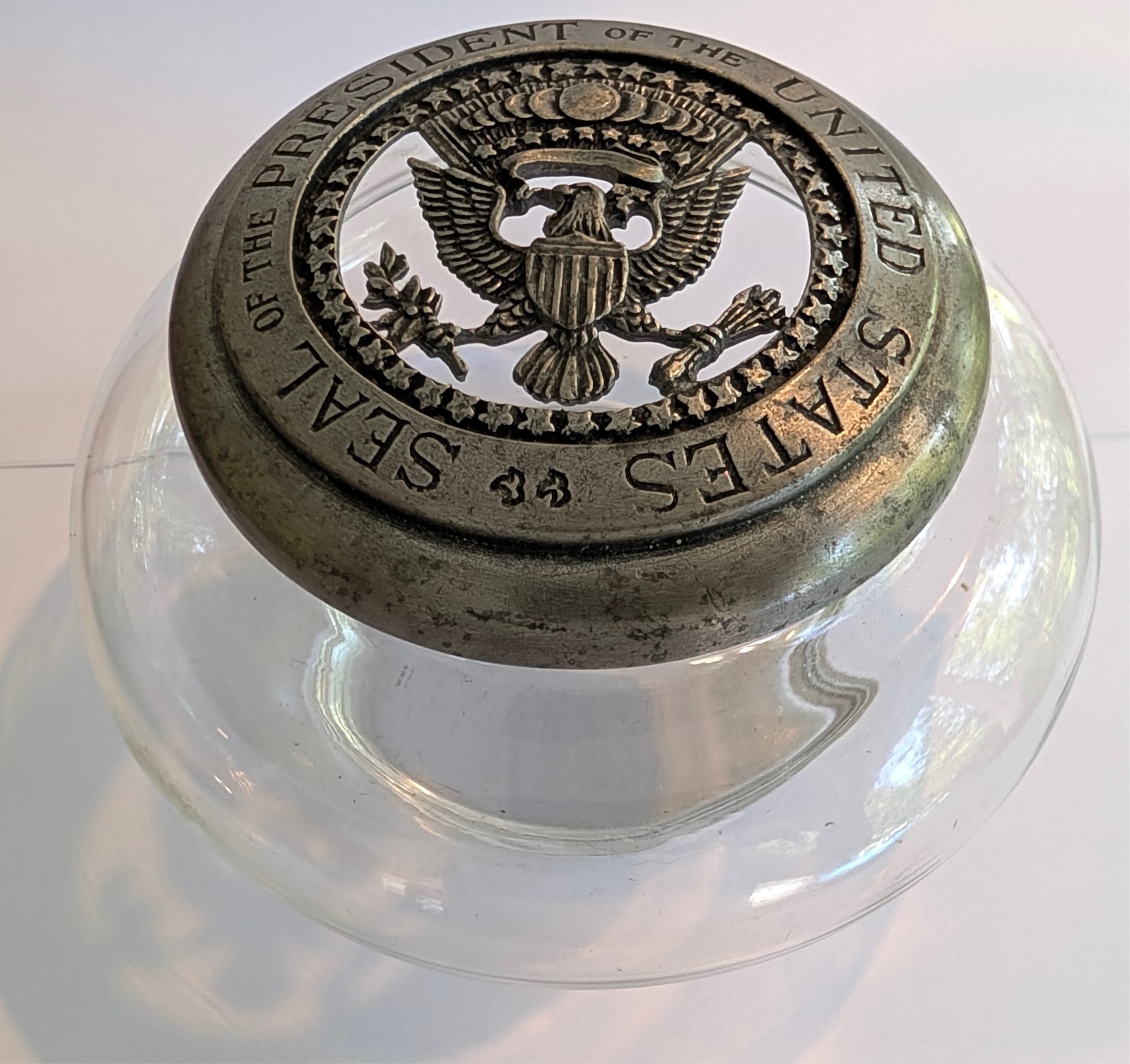Vintage Salisbury Pewter Presidential Seal Paperweight Glass Dome 