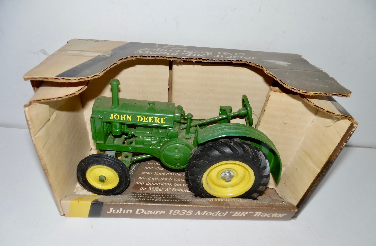 Ertl John Deere 1935 Model BR Tractor 1/16 Scale Diecast Metal No. 5586