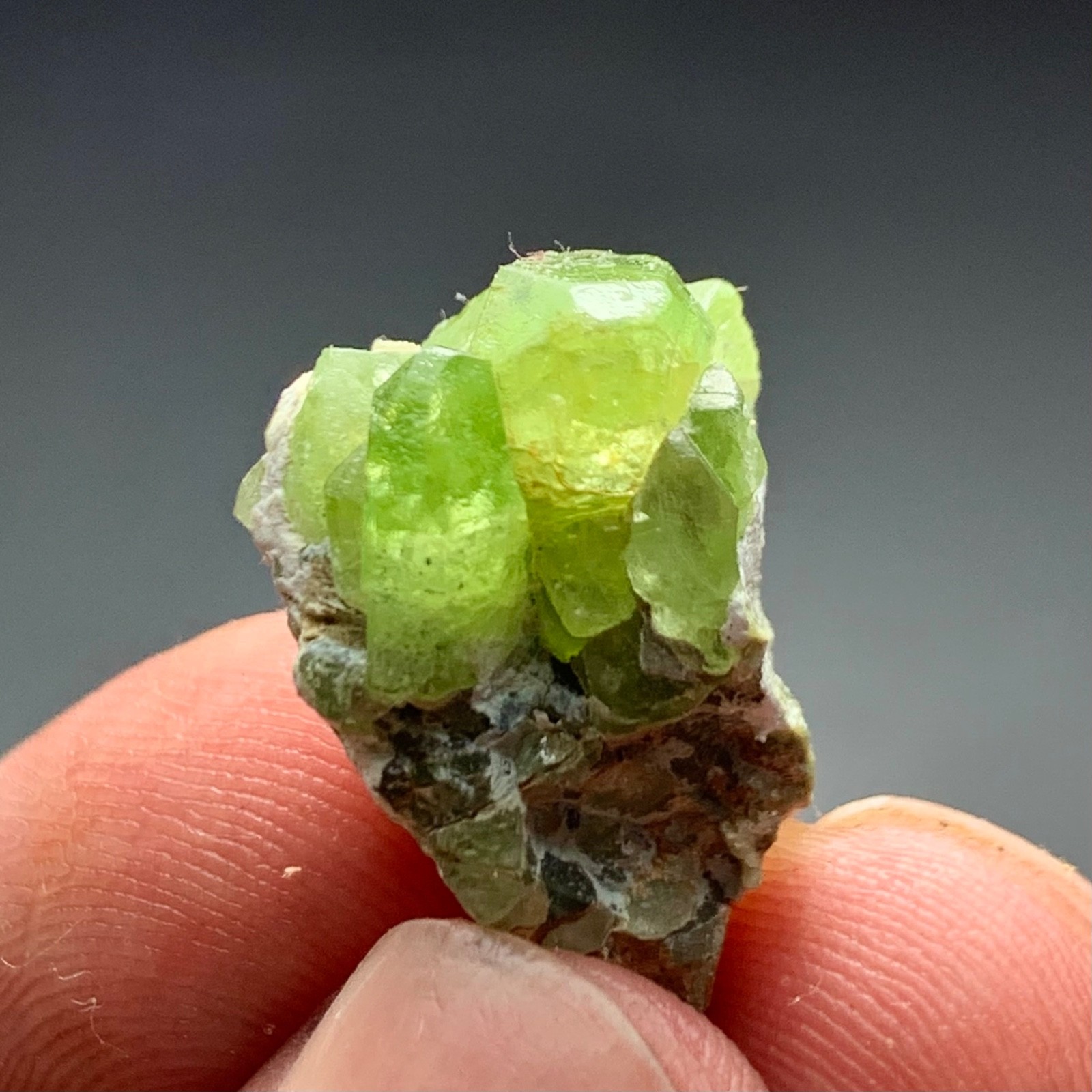 25 CT Terminated Natural Peridot Crystals Bunch SpecimenFrom Pakistan