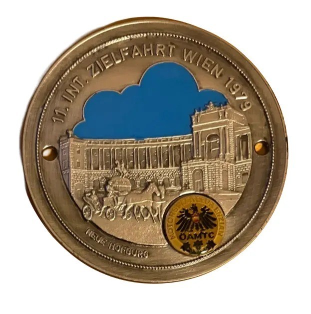 Badge auto car German Rally Tour Club Grille plaque 1979 #1751 OAMTC Wien Aust.