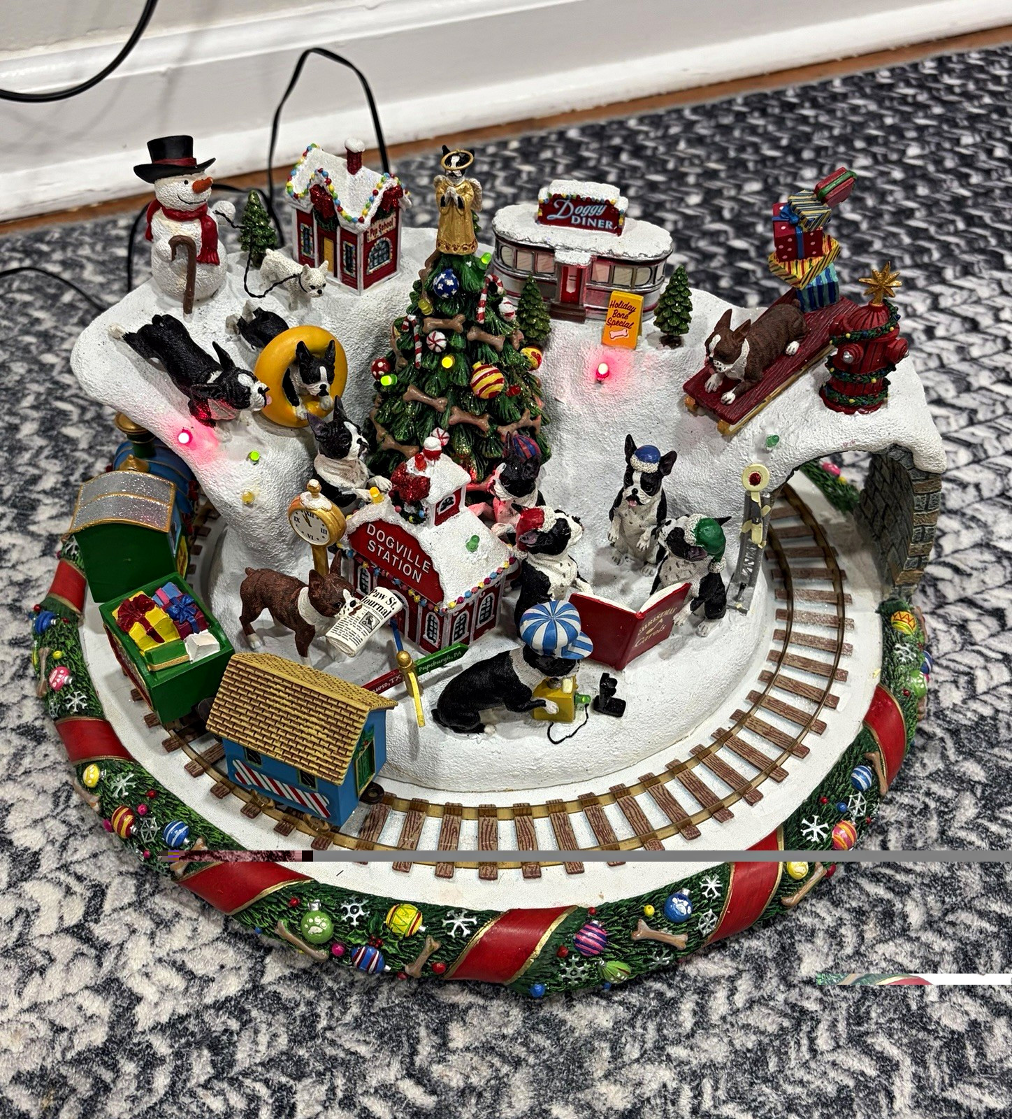 Danbury Mint Boston Terrier Christmas Wonderland Lighted Train Station AS IS