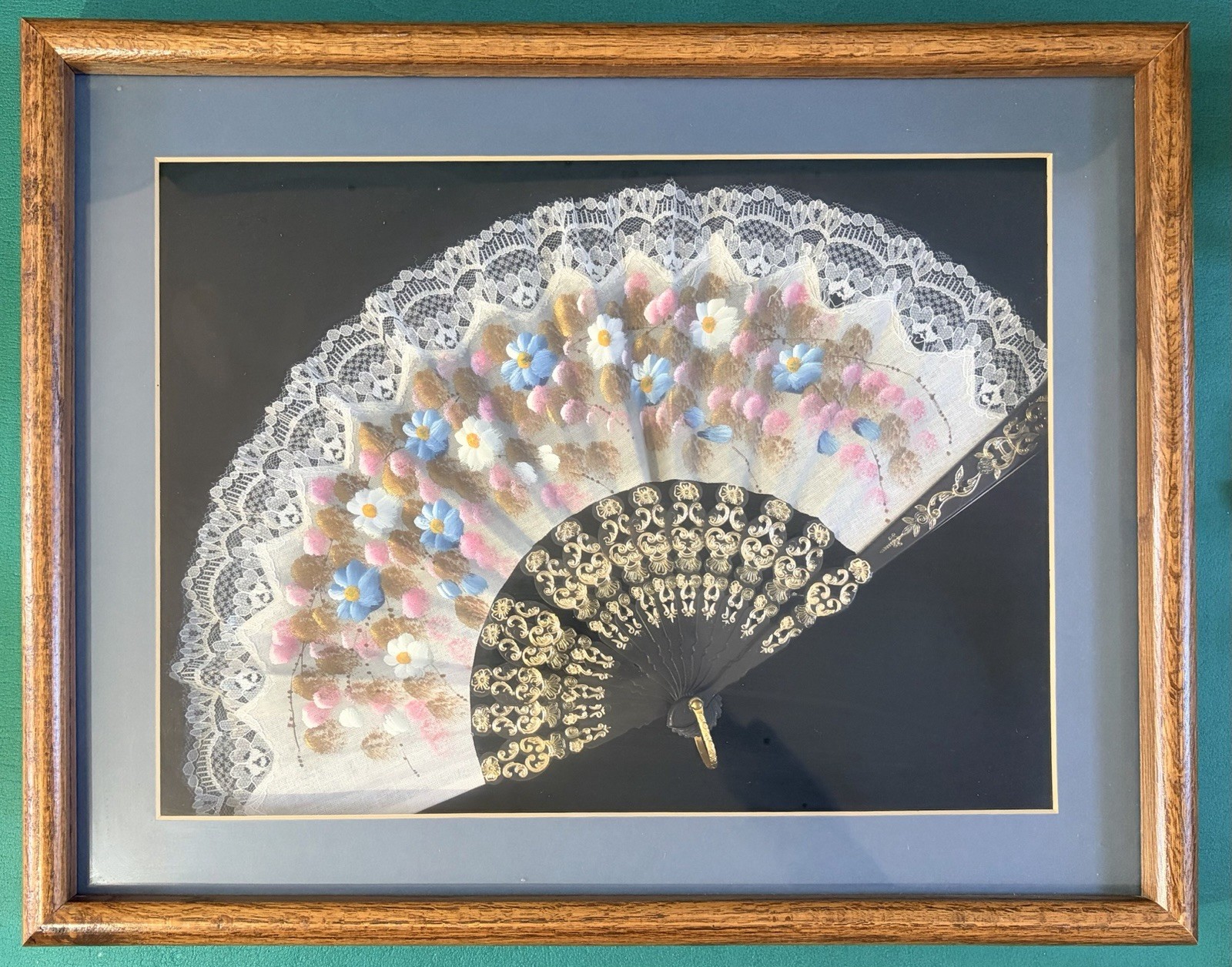 Vtg Spanish Victorian Lace Folding Ladies Hand Fan Floral Design Framed 15\