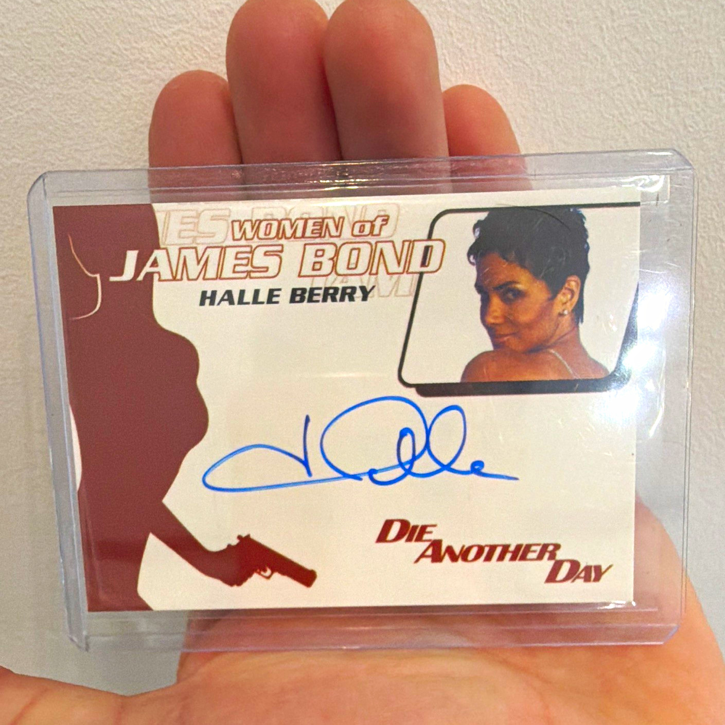 Women of James Bond WA49 Halle Berry Jinx Autograph Card Rittenhouse 2012