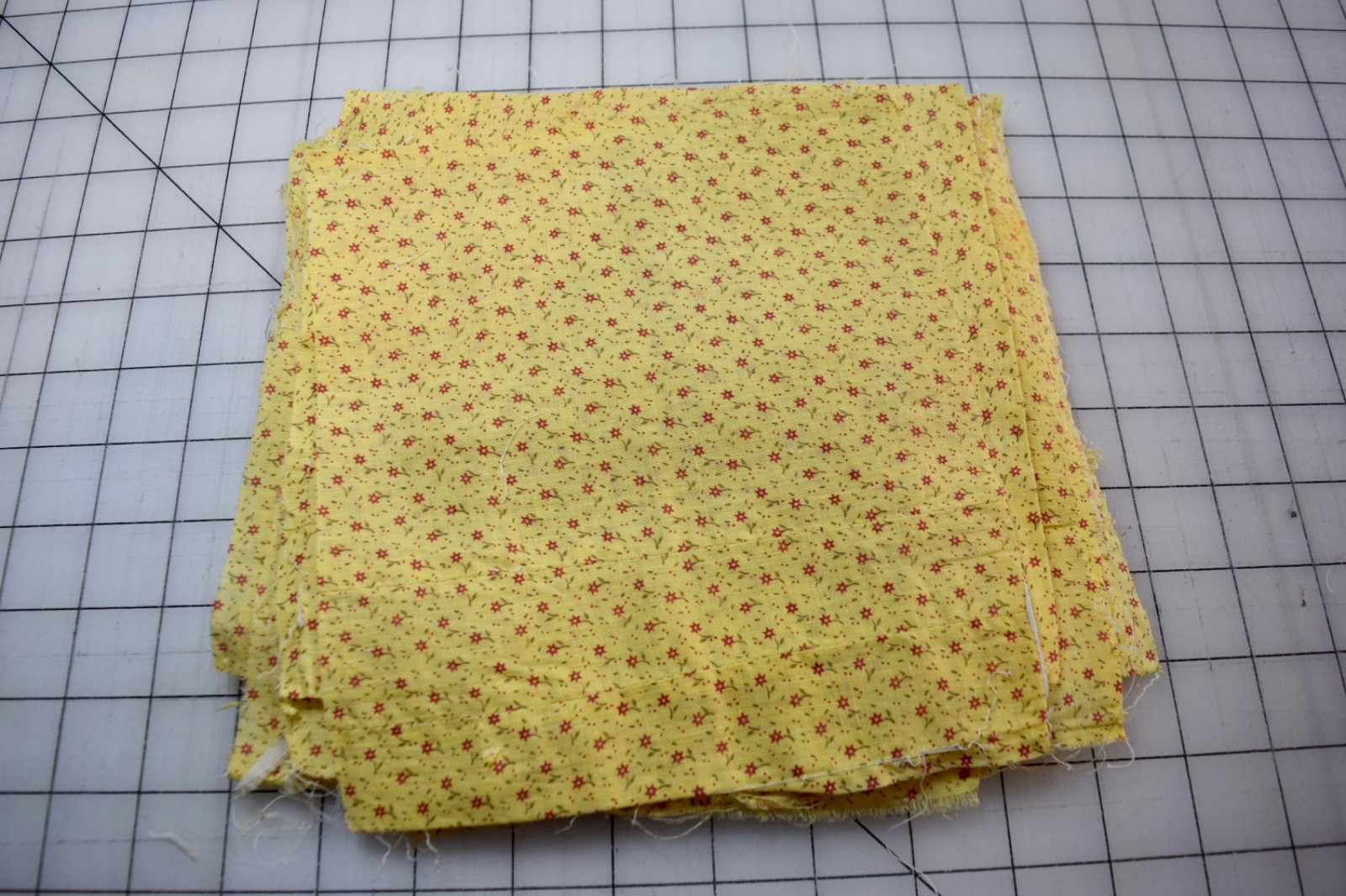 4462  27 pieces antique 1940's  yellow  floral calico, faded