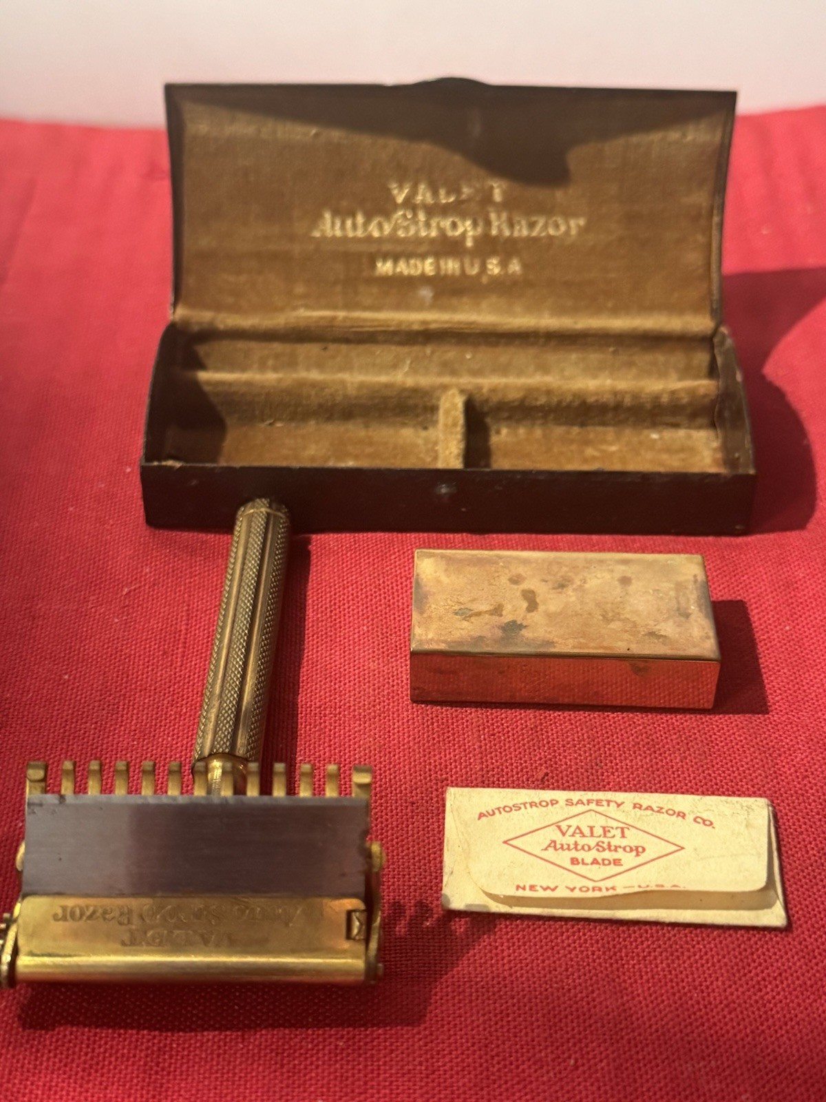 Vintage Early VALET AUTO STROP - Razor in Original Metal Coffin Case & Blades