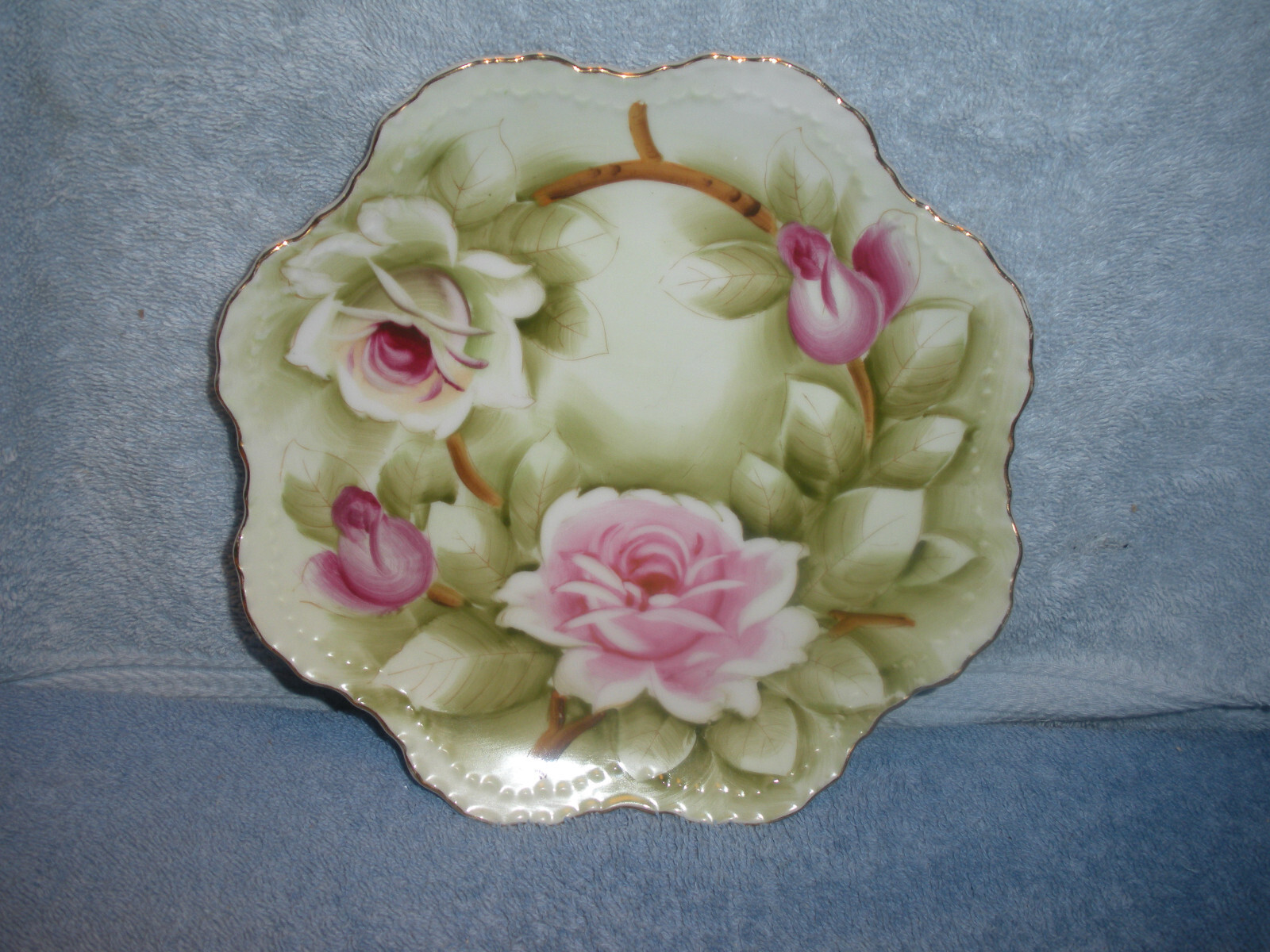 VINTAGE HANDPAINTED  LEFTON PLATE WITH BEAUTIFUL ROSES AND ORIGINAL LEFTON STICK