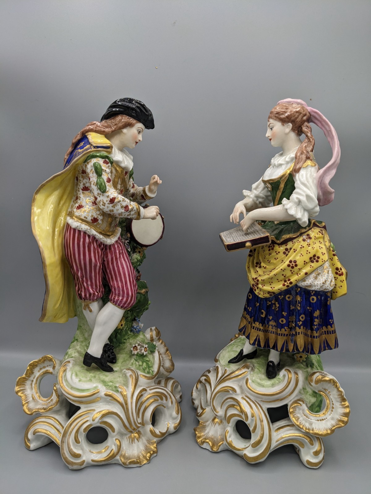 ANTIQUE PAIR OF LARGE DERBY ENGLAND PORCELAIN FIGURES 17-18TH CENTURY 10.5\