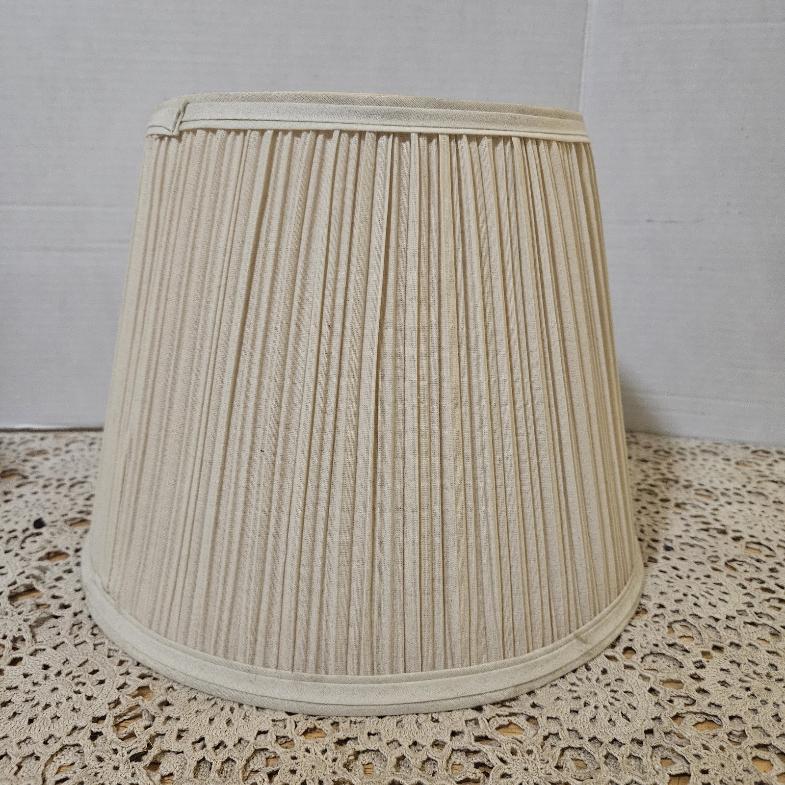 Vintage 1970s Cream Pleated Fabric Lamp Shade-Spider Fitter 9\