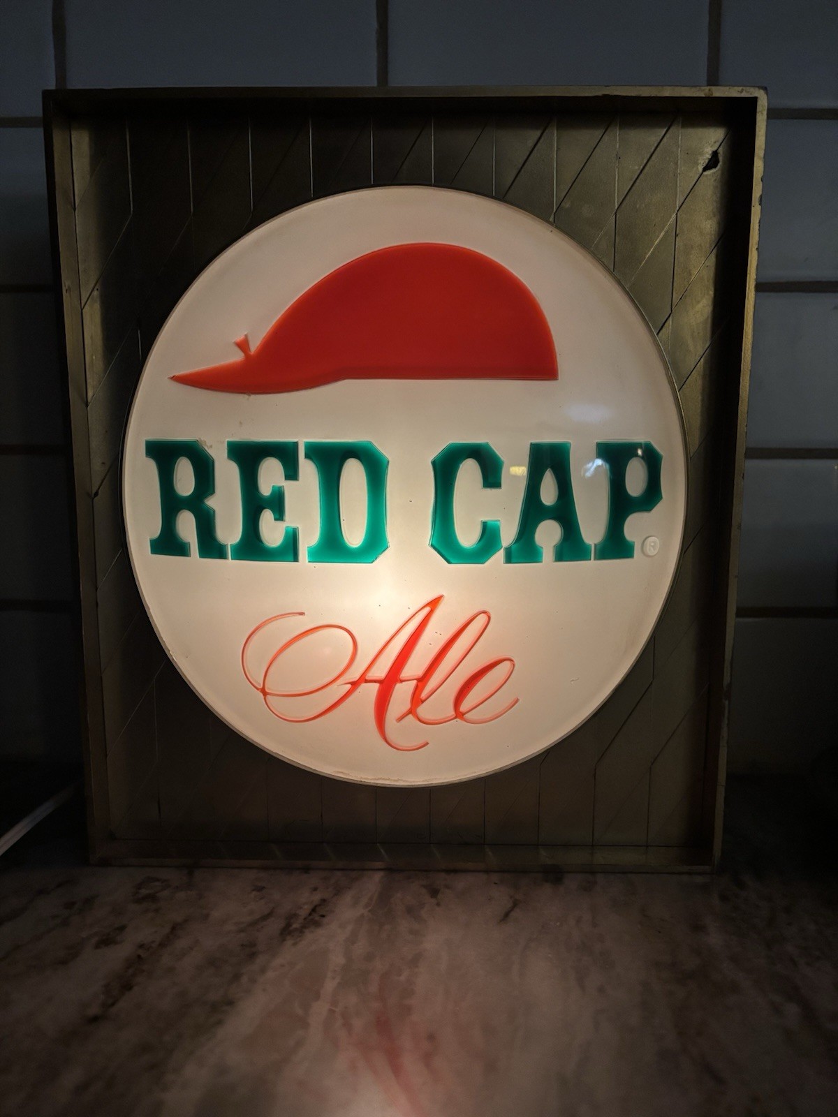CARLING BREWING COMPANY RED CAP ALE LIGHT UP SIGN 9 5/8\