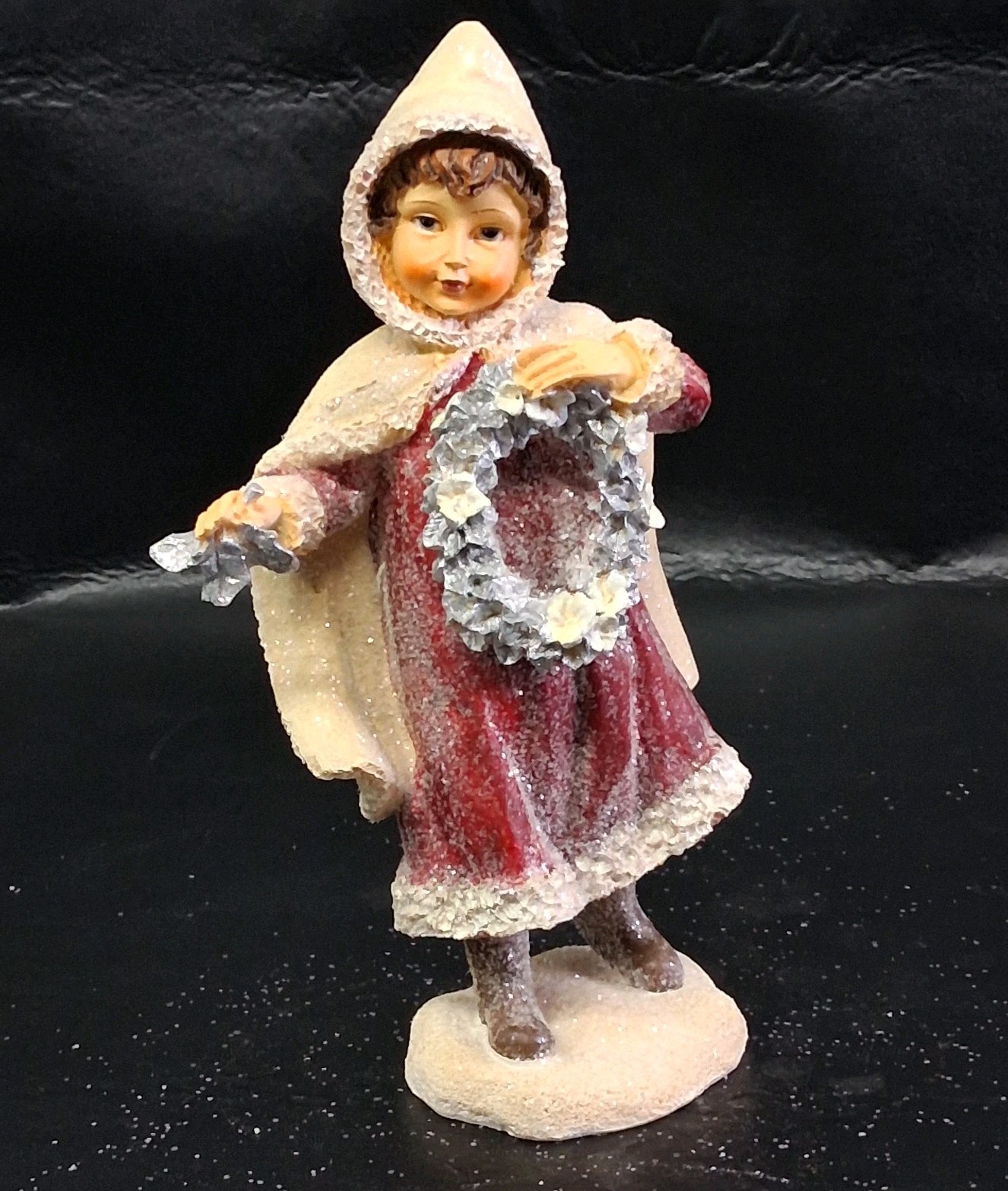 Vintage Tii Collections #1959 Christmas Resin Figurine ~ Little Girl w/ Wreath
