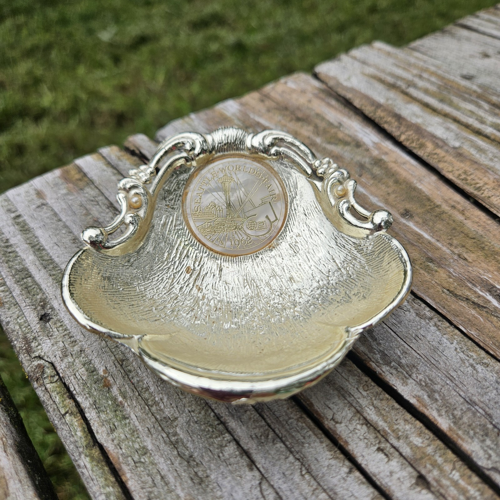 Vintage 1962 Seattle World's Fair gold-tone metal Souvenir Trinket Dish
