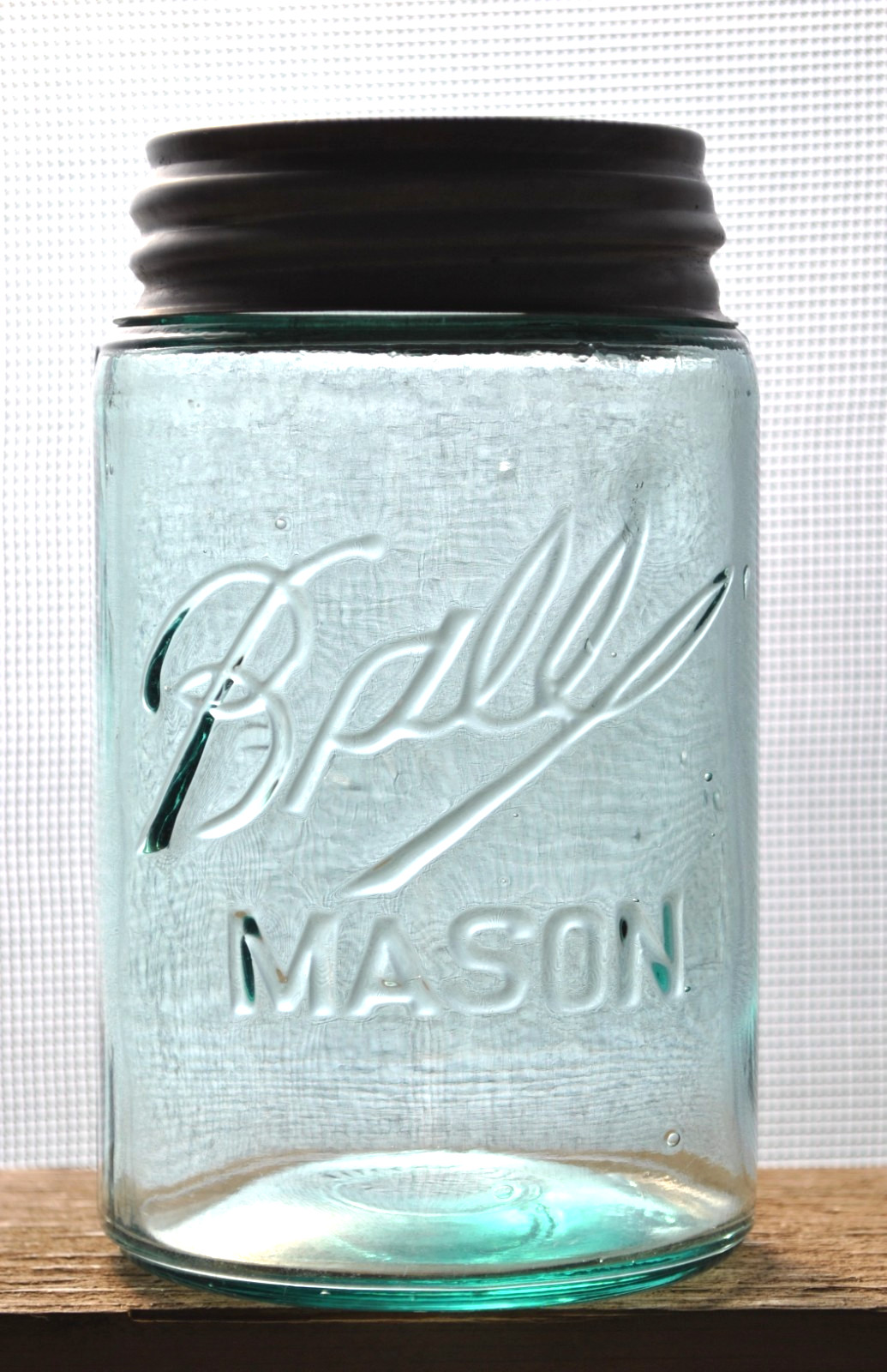 Vintage 1896~1910 BALL 3~L MASON BLUE PINT FRUIT CANNING JAR w/ CLOSED BUBBLES