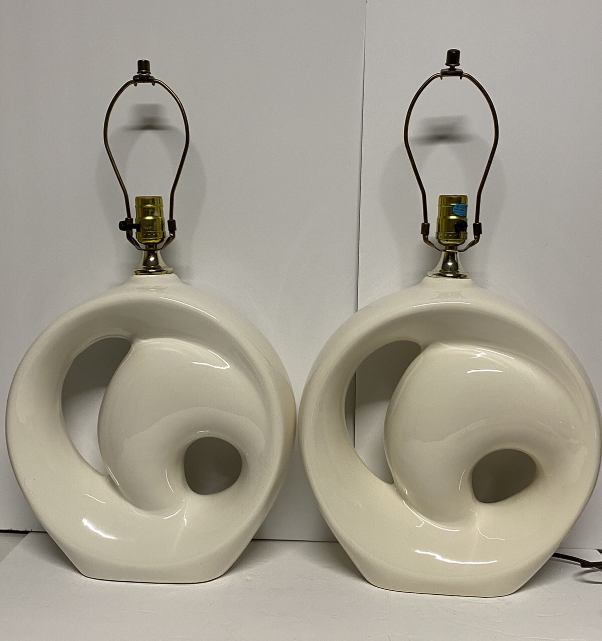 1960’s De Ja Vu Mid Century Modern Modernist Ceramic Ivory Swirls Lamps 