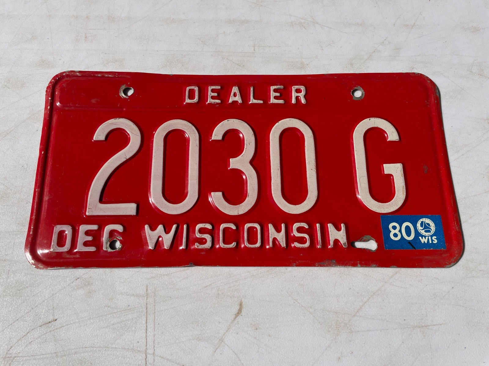 1980 WISCONSIN DEALER RARE VINTAGE LICENSE PLATE 80 203 0 G WHITE RED CLASSIC