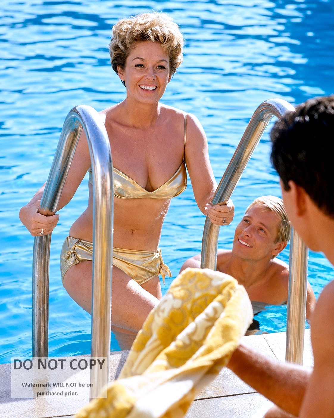 ACTRESS VERA MILES PIN UP - 8X10 PUBLICITY PHOTO (FB-116)