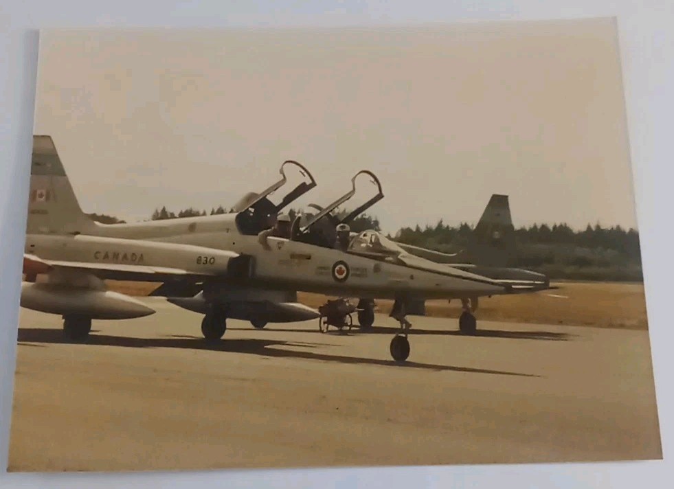 Canadair CF-116 Freedom Fighter Canada Military Jet 4x6 Color Photo Vintage Canadair CF-116 Freedom Fighter Canada Military Jet 4x6 Color Photo Vintage