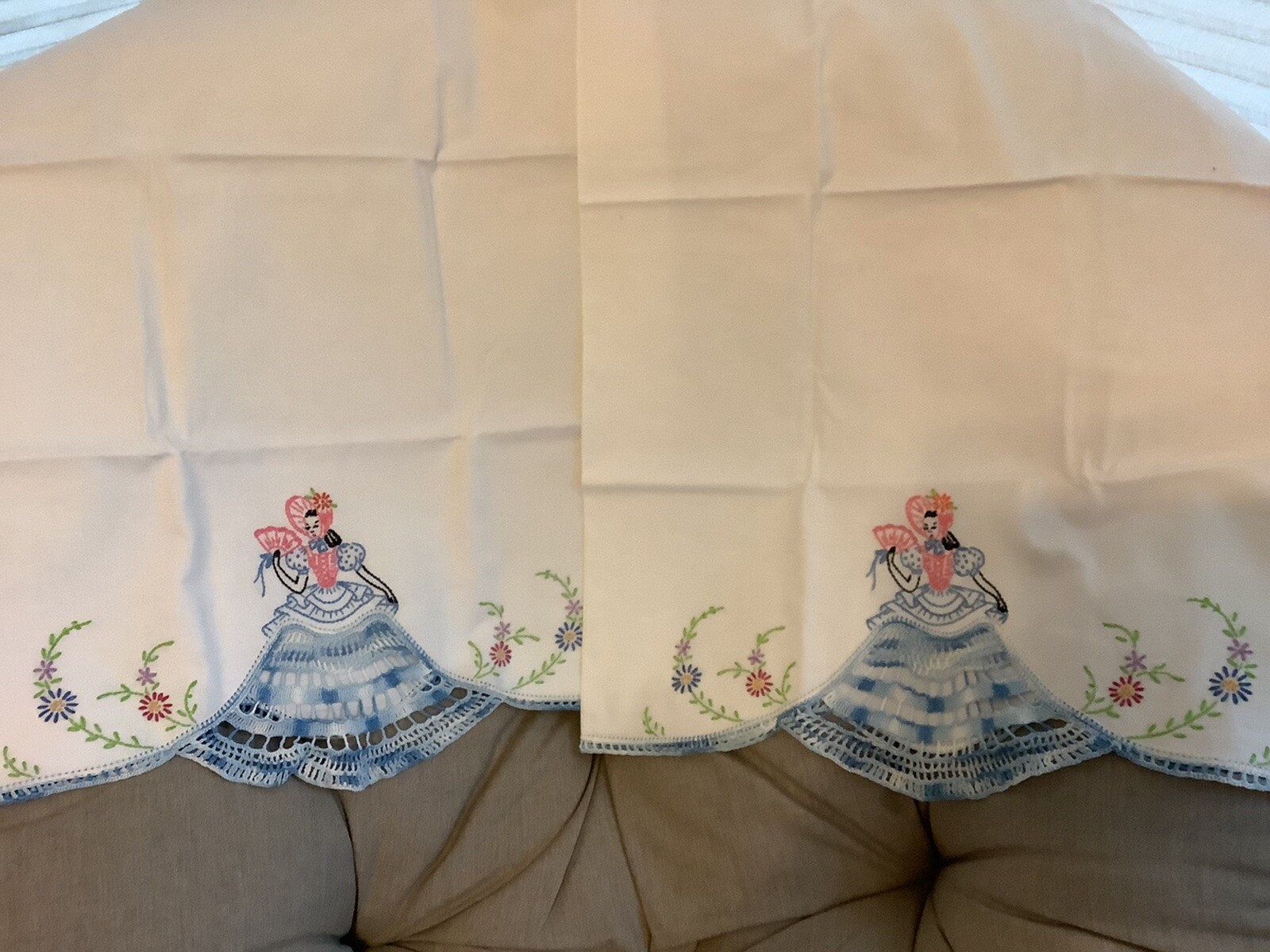 Pair of Vntage Embroidered & Crochet Southern Bell Pillowcases 21” X 30\