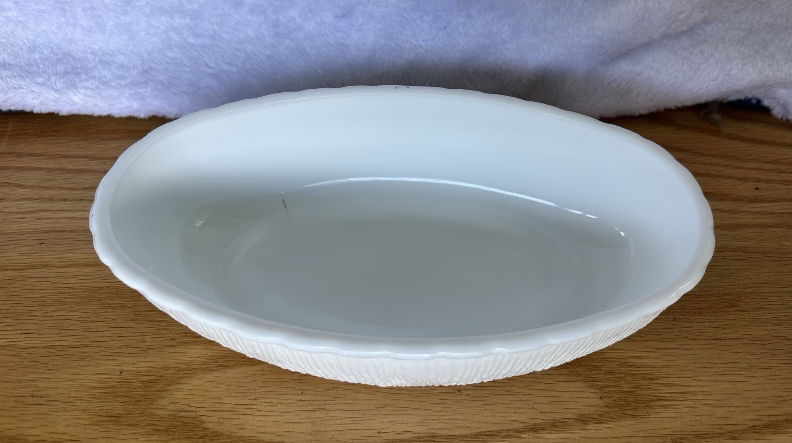 VINTAGE WHITE MILK GLASS PLANTER 9\ VINTAGE WHITE MILK GLASS PLANTER 9\