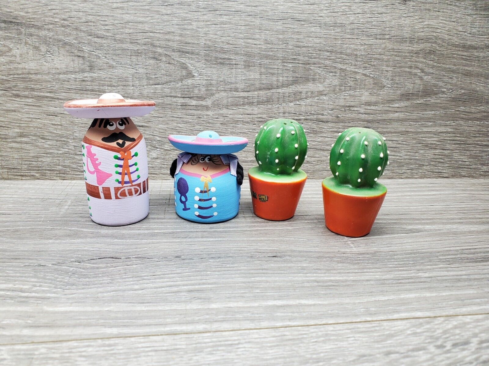 Mexican Man & Woman Couple Clay Salt & Pepper Shakers Set W/Ceramic Cactus Set