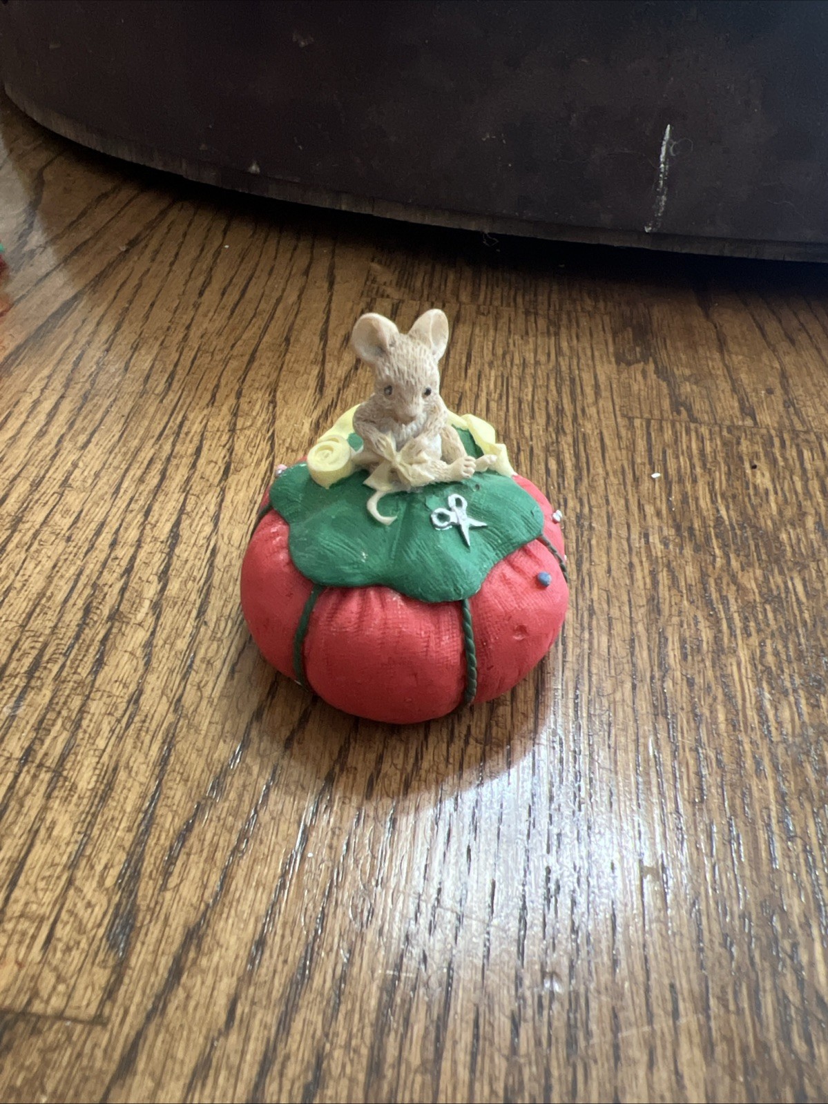 1991 United Design Itty Bitty Mouse Pin Cushion Trinket Box Sewing 