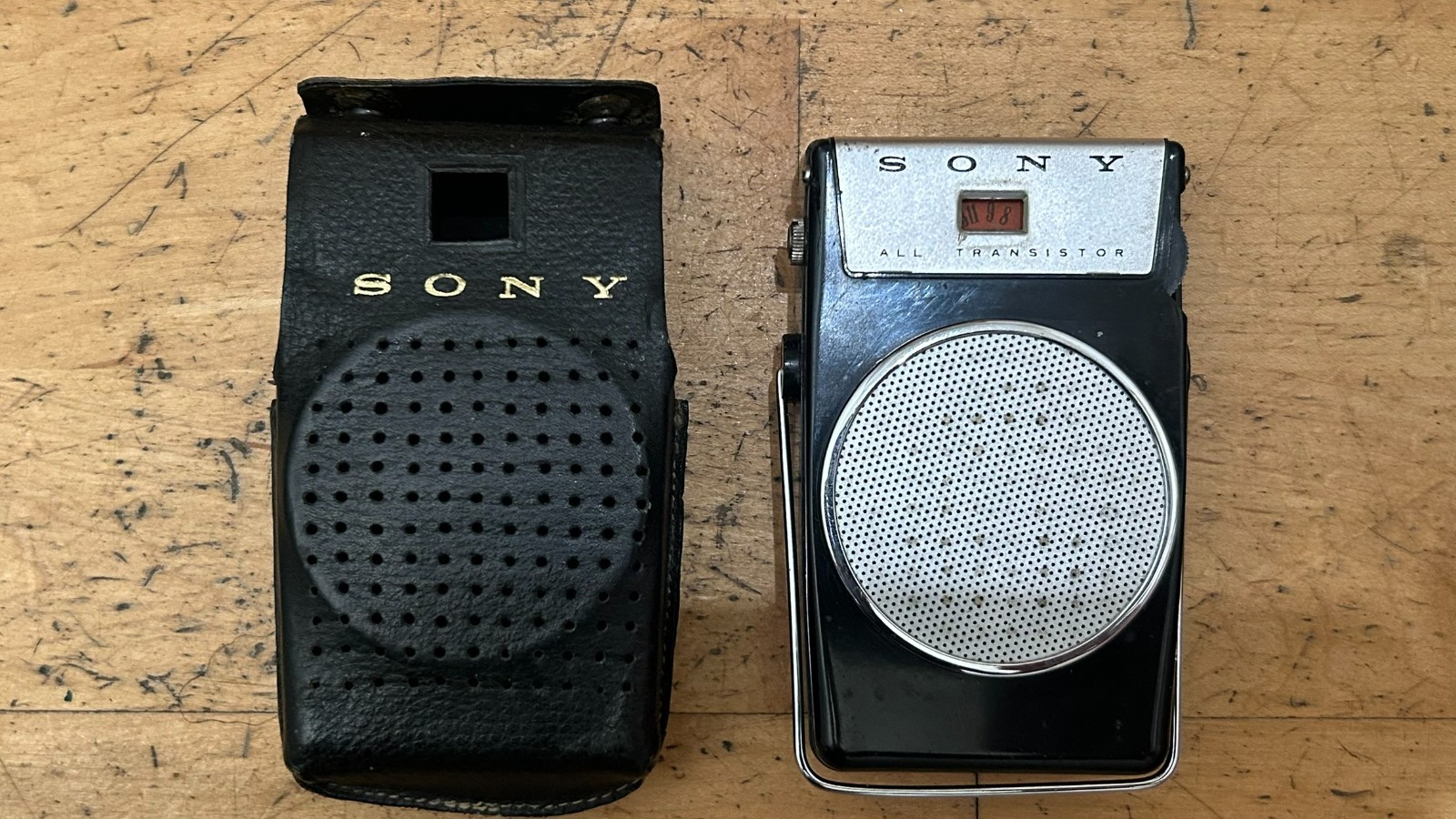 Rare SONY TR-610 Transistor Radio Retro with Leather Case