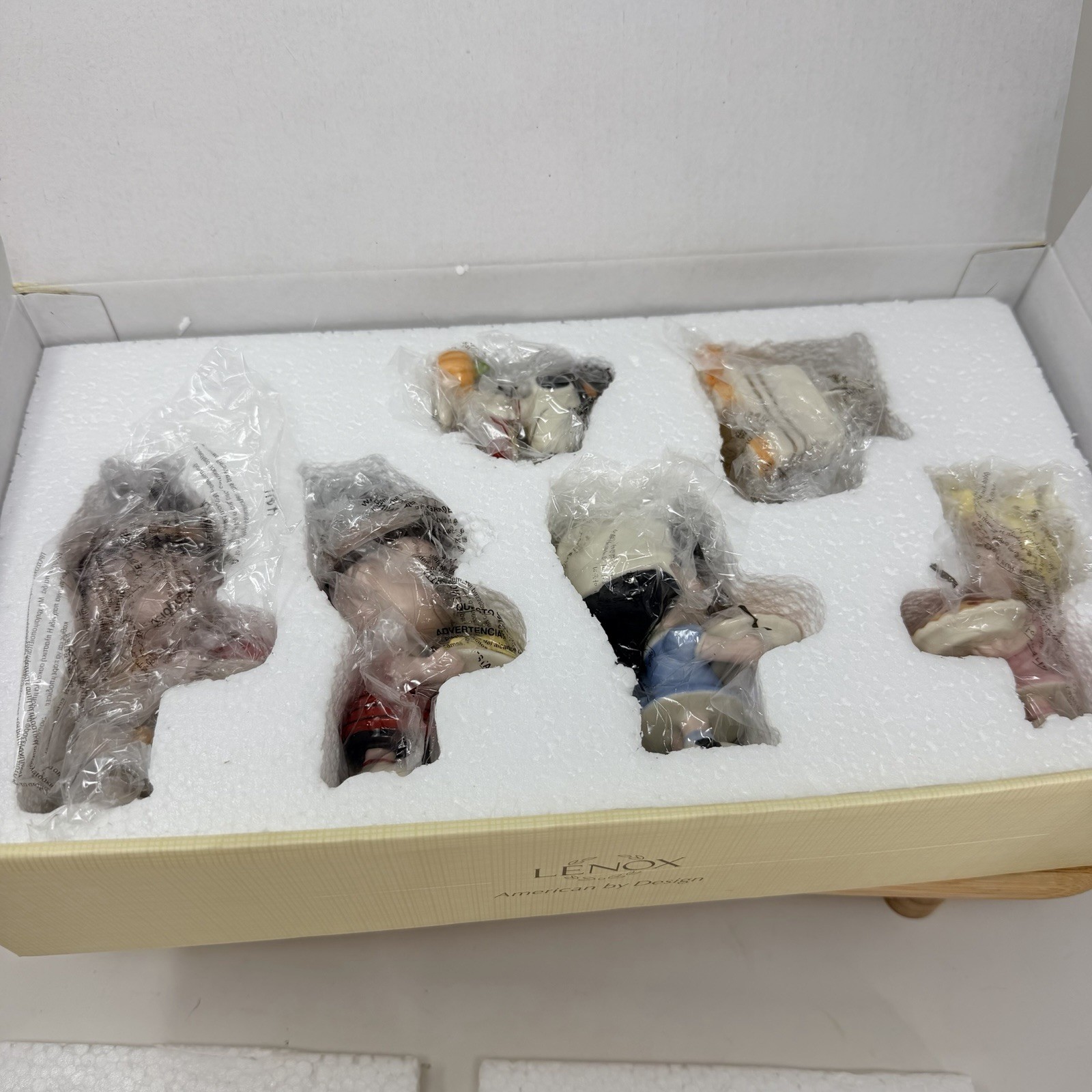 Lenox Peanuts Thanksgiving Figurines 6 pc Snoopy Charlie Brown Pilgrim Lucy