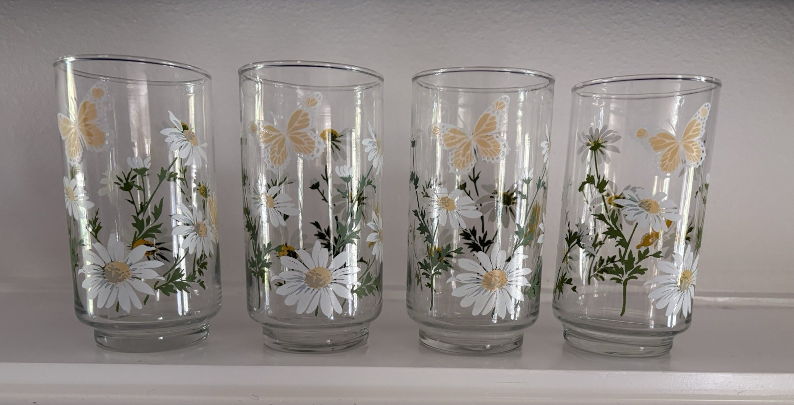 Vintage Libbey Glass Daisy Yellow Butterfly Drinking Tumbler Cup 5.5\